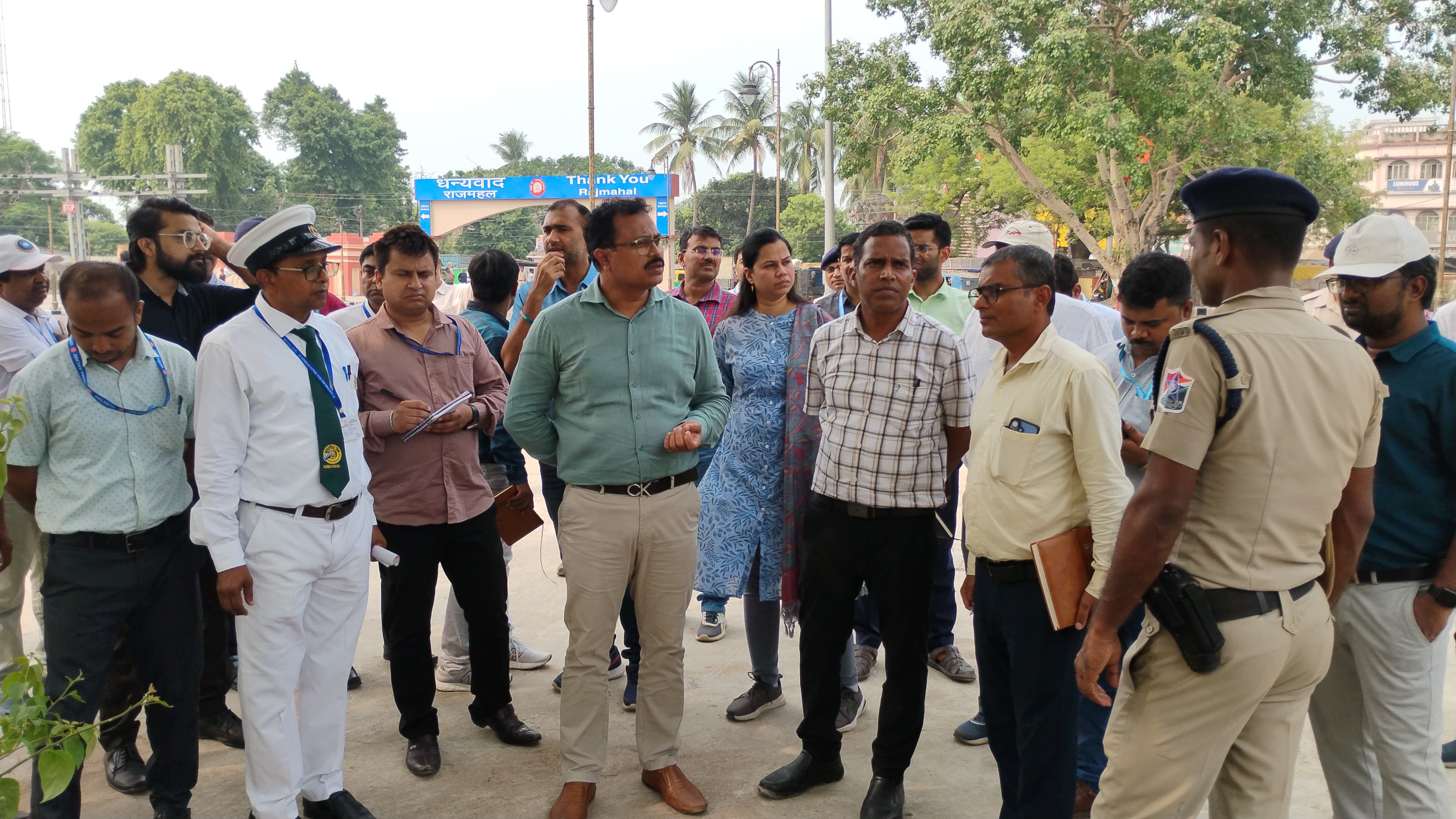 कार्यक्रम के दौरान डीआरएम और अन्य कार्यक्रम के दौरान डीआरएम और अन्य