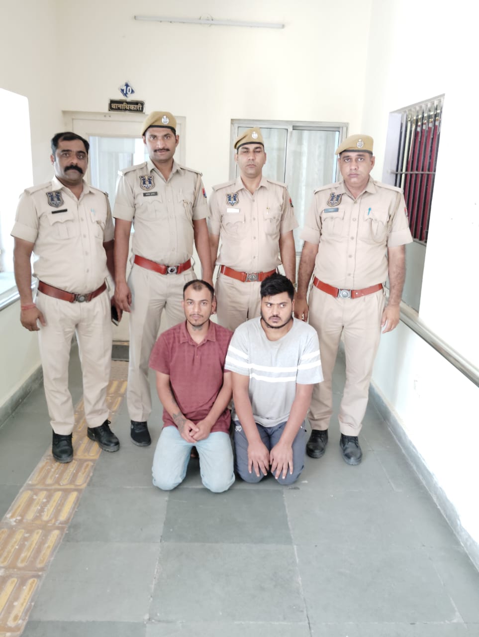 कांग्रेस नेता के घर में डकैती डालने वाला नौकर अपने साथी सहित गिरफ्तार कांग्रेस नेता के घर में डकैती डालने वाला नौकर अपने साथी सहित गिरफ्तार