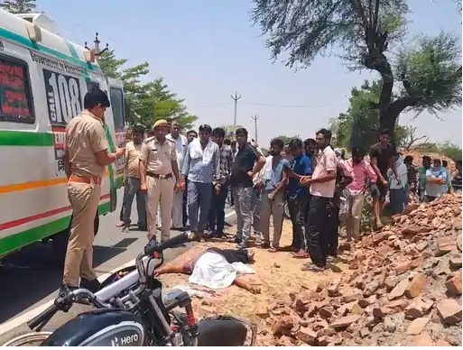 बाइक सवार दो मरे बाइक सवार दो मरे