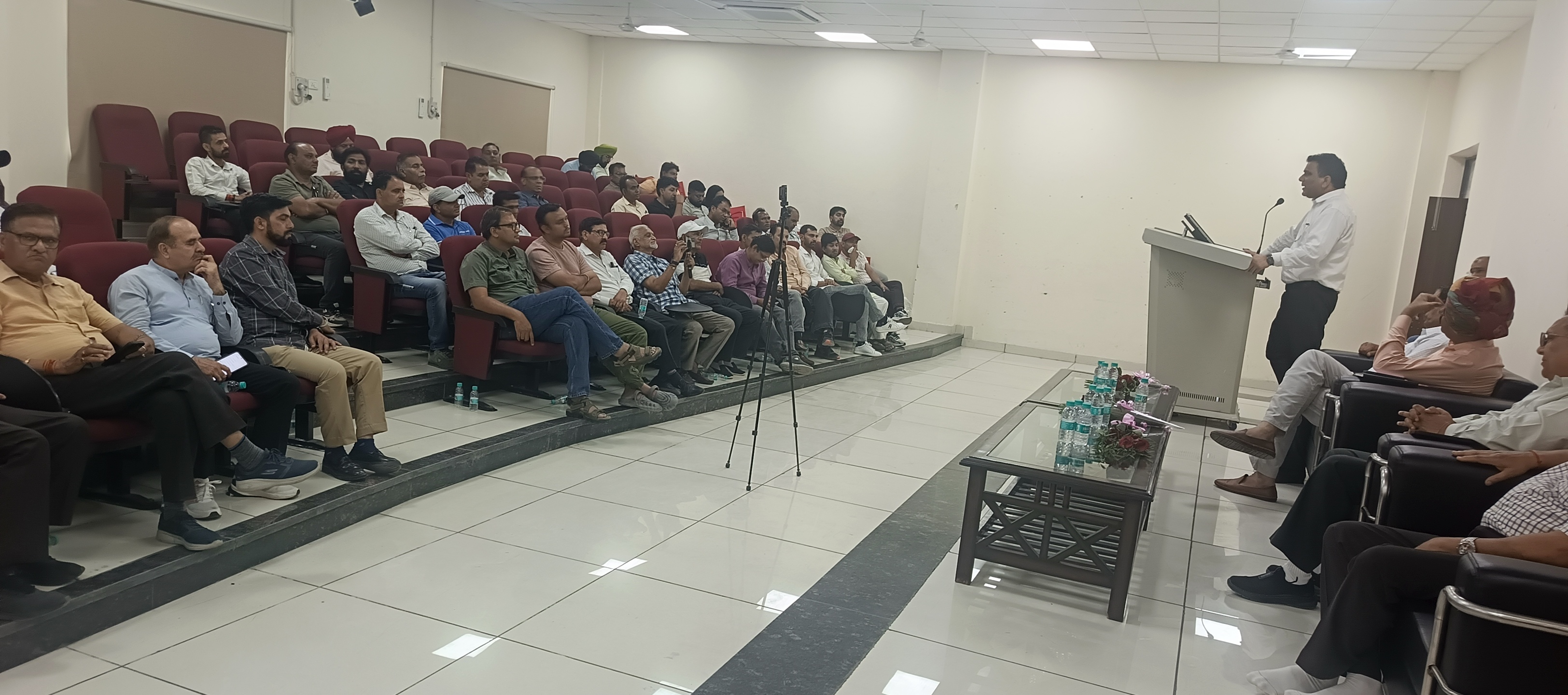 सीडीएलयू में आयोजित गोष्ठी को संबोधित करते वक्ता। सीडीएलयू में आयोजित गोष्ठी को संबोधित करते वक्ता।