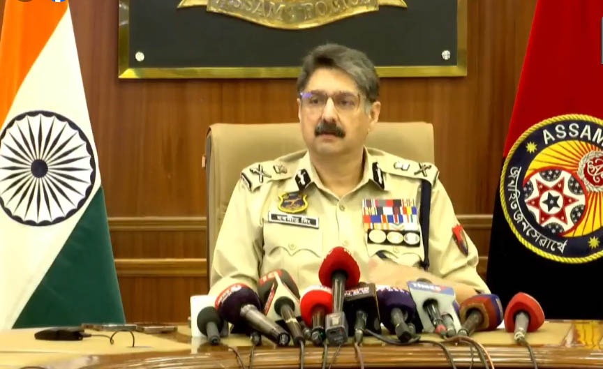 संवाददाता सम्मेलन को संबोधित करते हुए असम के पुलिस महानिदेशक हरदीप सिंह। संवाददाता सम्मेलन को संबोधित करते हुए असम के पुलिस महानिदेशक हरदीप सिंह।