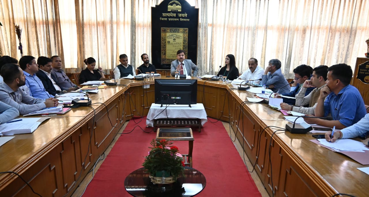 डीसी शिमला बैठक के दौरान डीसी शिमला बैठक के दौरान
