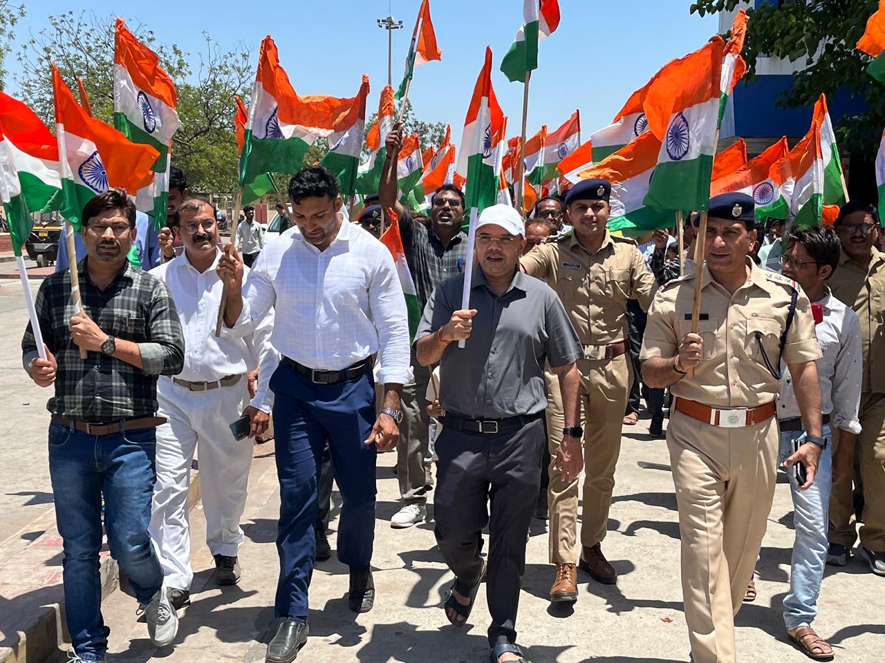 अहमदाबाद में रेलवे अधिकारियों-कर्मचारियों ने ऑपरेशन सिंदूर की सफलता पर निकाली रैली।