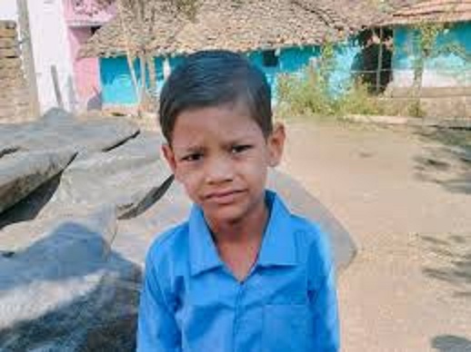 नाले में मिला 8 वर्षीय बच्चे का शव नाले में मिला 8 वर्षीय बच्चे का शव