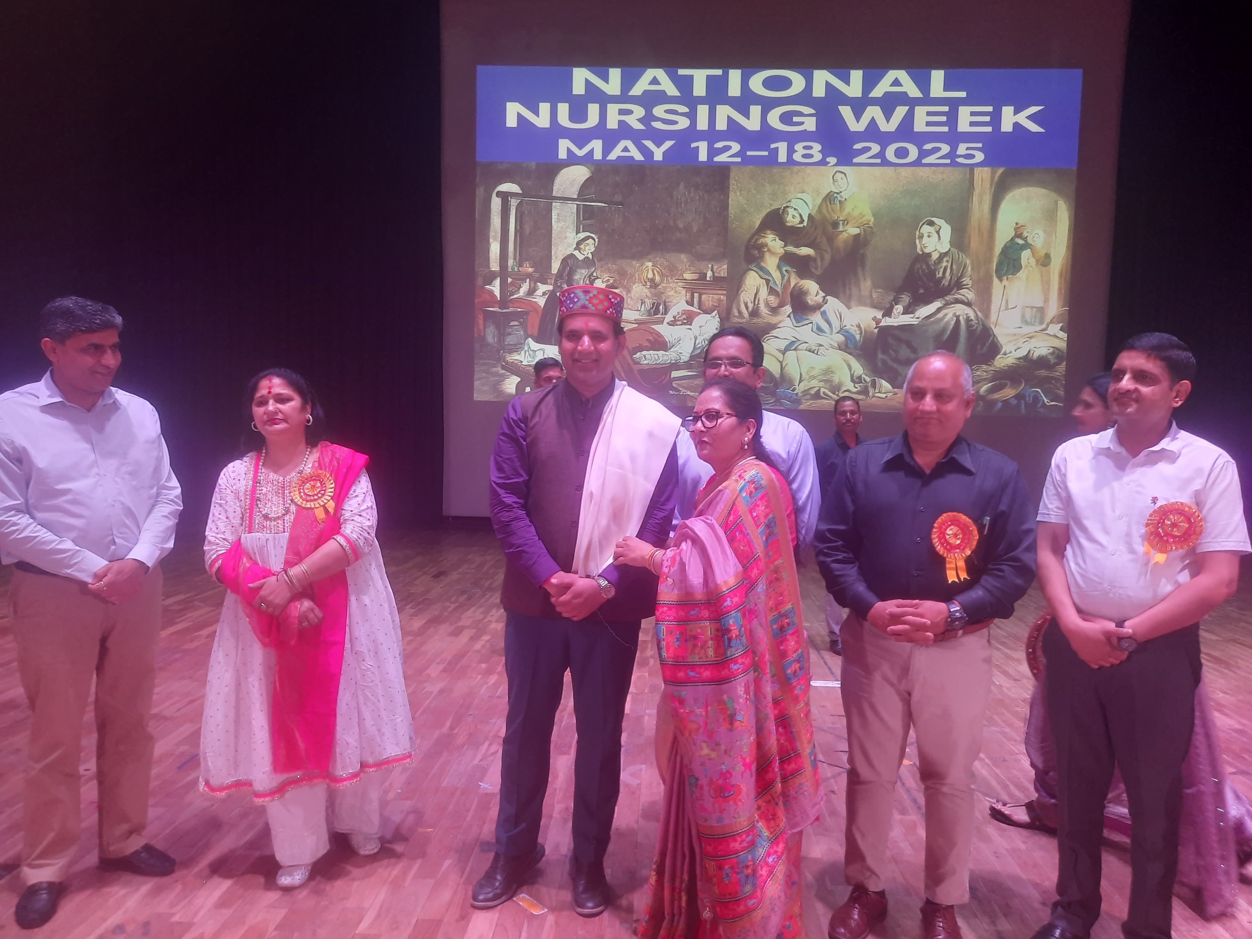 पर्यटन निगम के3 अध्यक्ष आरएस बाली को सम्मानित करते हुए। पर्यटन निगम के3 अध्यक्ष आरएस बाली को सम्मानित करते हुए।