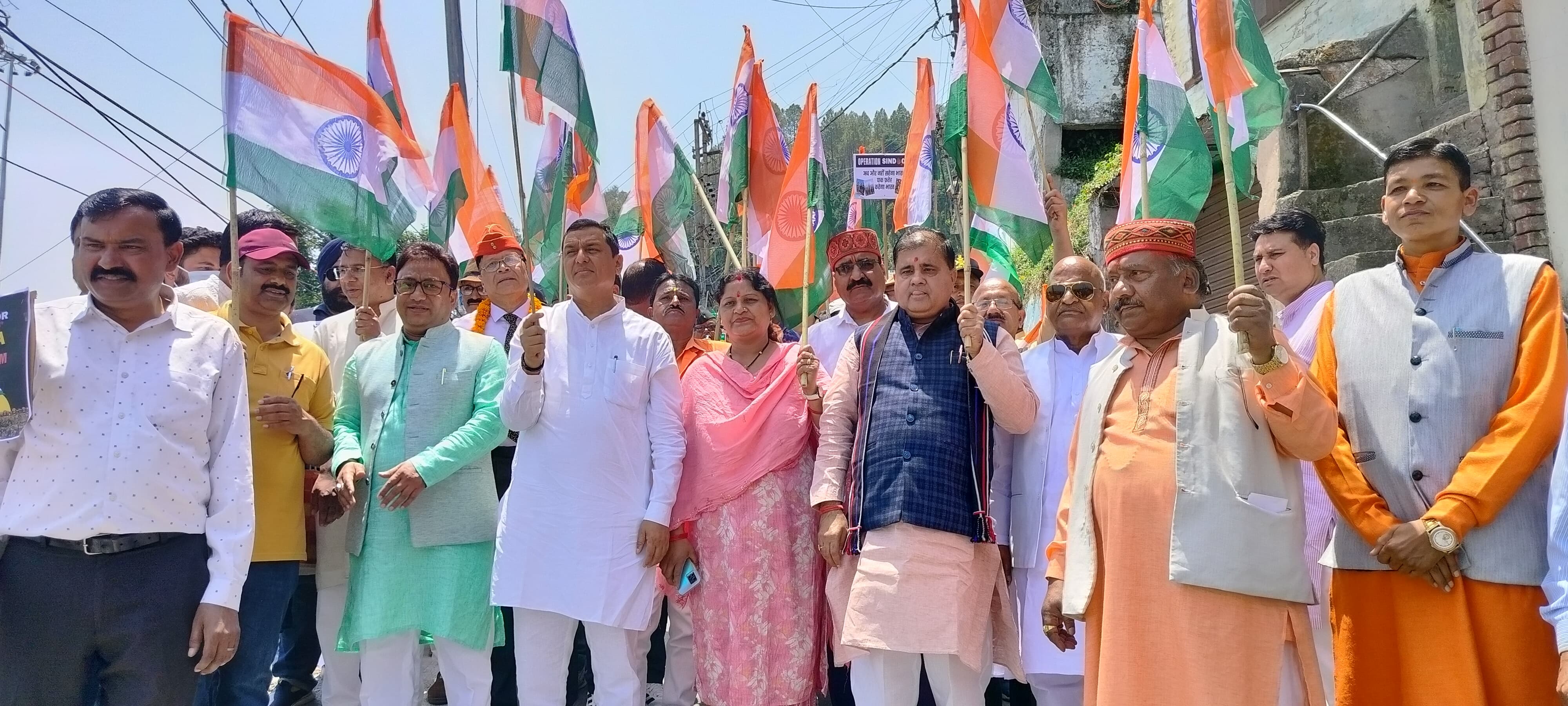 पौड़ी में निकाली गयी तिरंगा शौर्य सम्मान यात्रा पौड़ी में निकाली गयी तिरंगा शौर्य सम्मान यात्रा