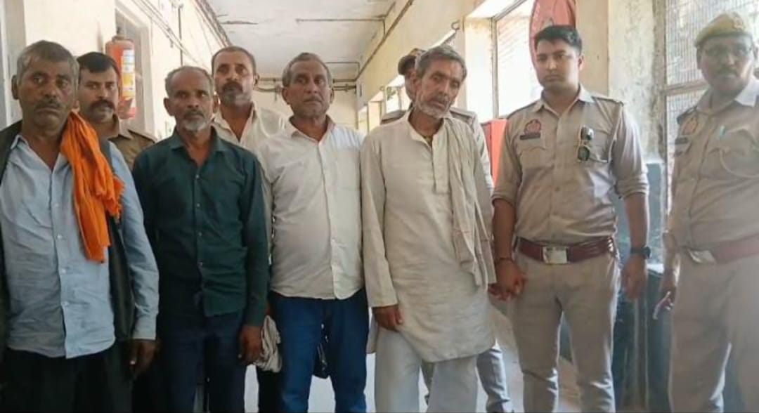 पुलिस की गिरफ्त में सजायाफ्ता पांच बदमाश पुलिस की गिरफ्त में सजायाफ्ता पांच बदमाश