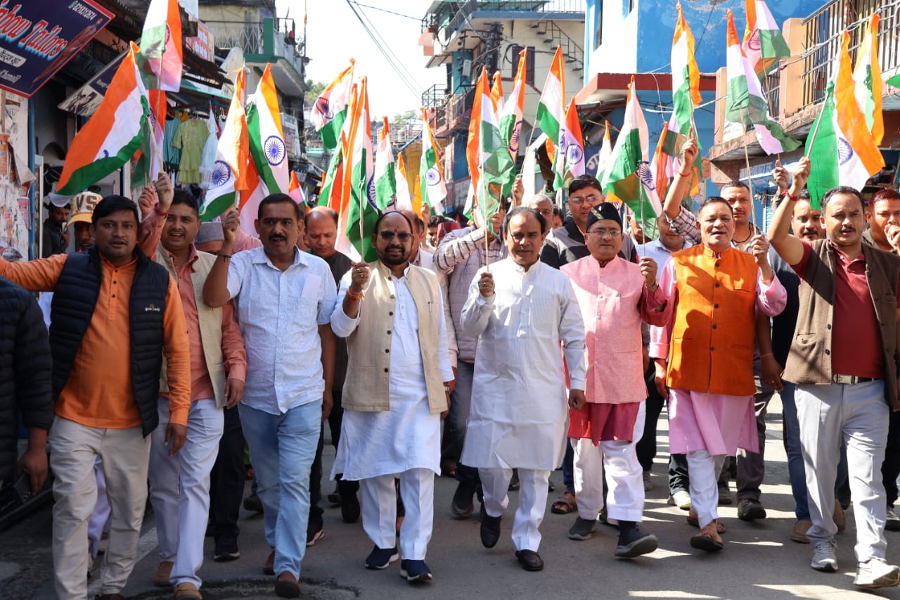 तिरंगा यात्रा में शामिल प्रभारी मंत्री धन सिंह रावत व अन्य। तिरंगा यात्रा में शामिल प्रभारी मंत्री धन सिंह रावत व अन्य।