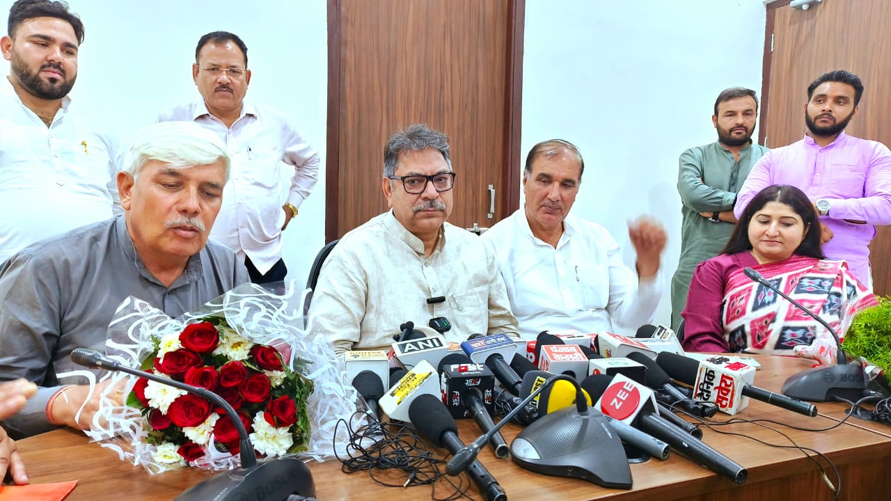 फोटो कैप्शन 17आरटीके1 : मंगल कमल कार्यालय में पत्रकारों से बातचीत करते भाजपा के प्रदेश प्रभारी डॉ. सतीश पूनिया फोटो कैप्शन 17आरटीके1 : मंगल कमल कार्यालय में पत्रकारों से बातचीत करते भाजपा के प्रदेश प्रभारी डॉ. सतीश पूनिया