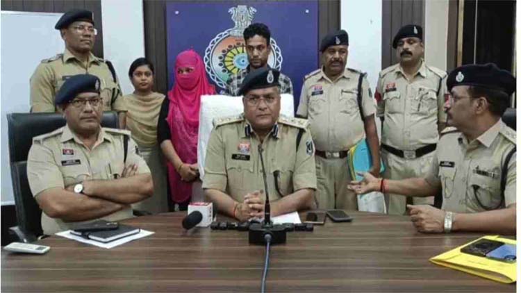 बांग्लादेशी पति-पत्नी को गिरफ्तार बांग्लादेशी पति-पत्नी को गिरफ्तार