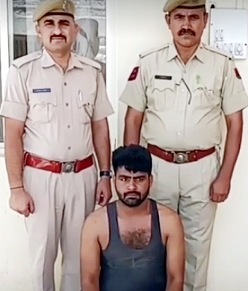 भारत माला हाईवे के पास होटल संचालक तस्कर गिरफ्तार, 18 किलो डोडा-पोस्त जब्त भारत माला हाईवे के पास होटल संचालक तस्कर गिरफ्तार, 18 किलो डोडा-पोस्त जब्त