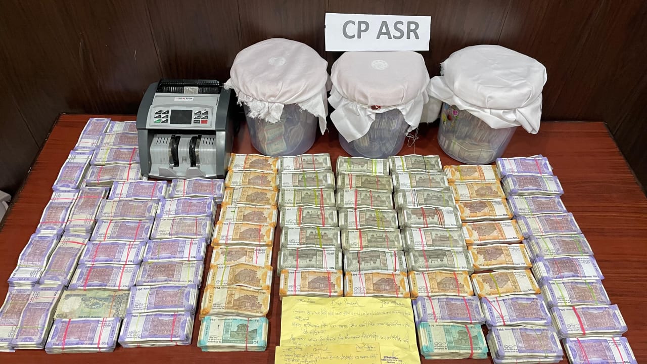 पंजाब पुलिास द्वारा बरामद ड्रग मनी पंजाब पुलिास द्वारा बरामद ड्रग मनी