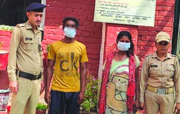 हरिद्वार में अपने पुत्र के साथ पकडी गयी बांग्लादेशी महिला पुलिस के साथ। हरिद्वार में अपने पुत्र के साथ पकडी गयी बांग्लादेशी महिला पुलिस के साथ।