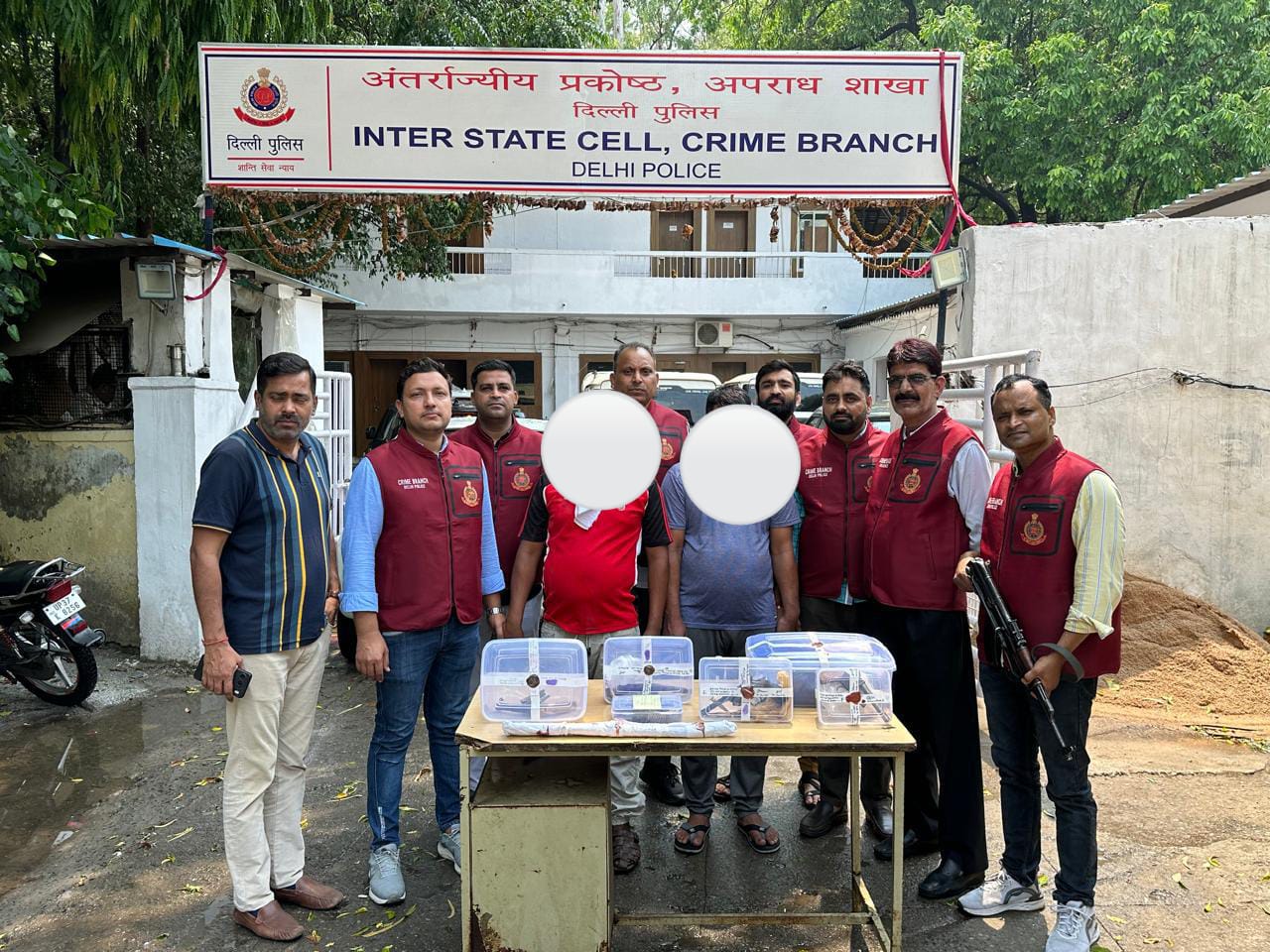इनामी बांग्लादेशी डकैत समेत दो गिरफ्तार आरोपितों की फोटो इनामी बांग्लादेशी डकैत समेत दो गिरफ्तार आरोपितों की फोटो