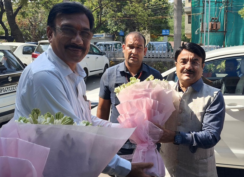 राज्य मंत्री नरेन्द्र शिवाजी पटेल ने शिविर का अवलोकन किया राज्य मंत्री नरेन्द्र शिवाजी पटेल ने शिविर का अवलोकन किया