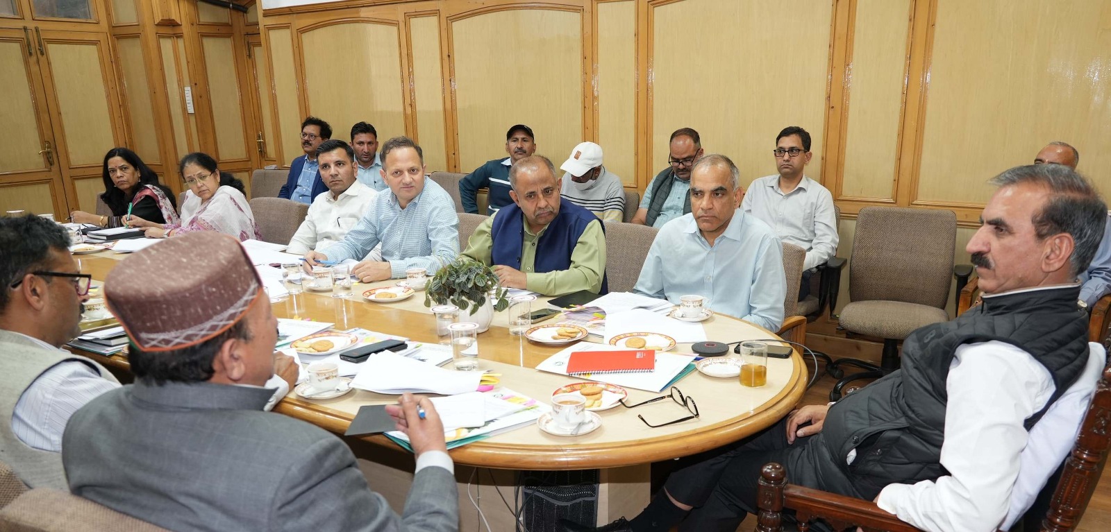 मुख्यमंत्री की अध्यक्षता में बैठक मुख्यमंत्री की अध्यक्षता में बैठक