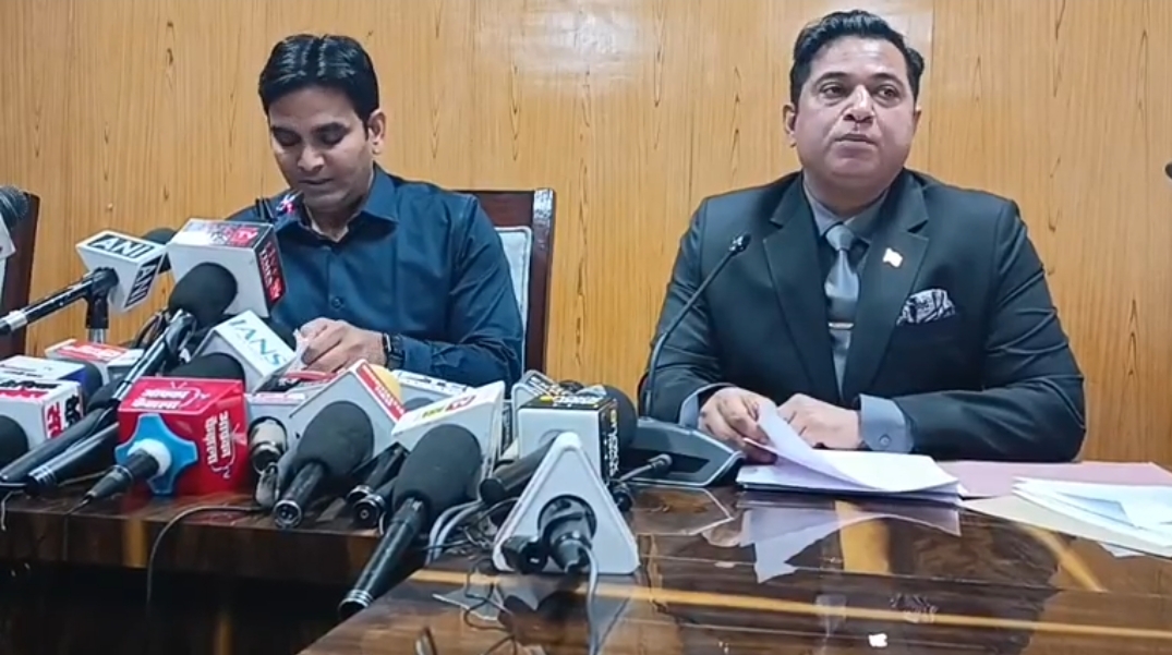 परीक्षा परिणाम घोषित करते हुए बोर्ड अध्यक्ष एवं सचिव। परीक्षा परिणाम घोषित करते हुए बोर्ड अध्यक्ष एवं सचिव।
