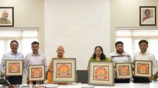 लखनऊ में मां विंध्यवासिनी विश्वविद्यालय का लोगो जारी करते मुख्यमंत्री योगी आदित्यनाथ व अन्य। लखनऊ में मां विंध्यवासिनी विश्वविद्यालय का लोगो जारी करते मुख्यमंत्री योगी आदित्यनाथ व अन्य।