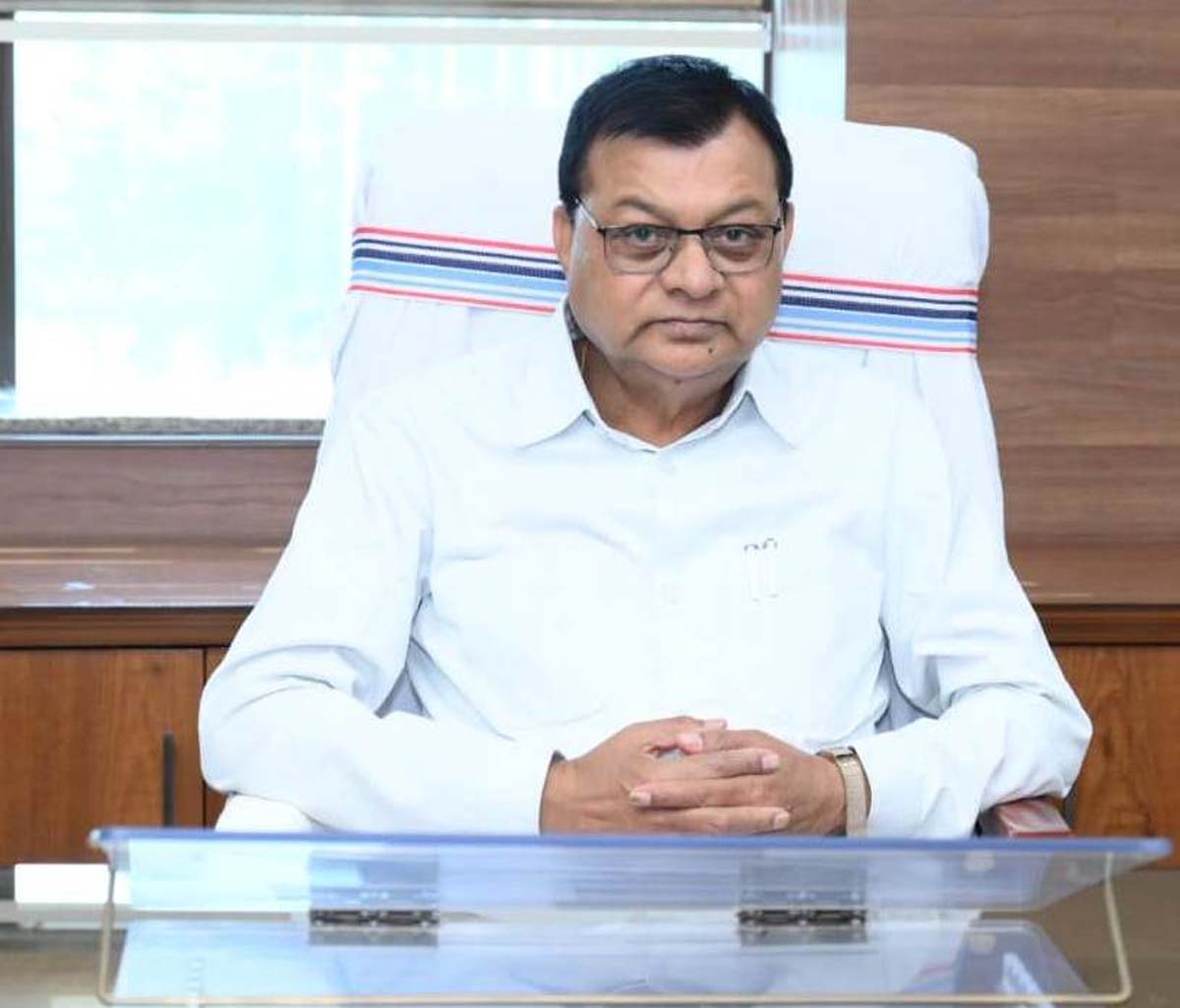 वाणिज्य उद्योग मंत्री  लखनलाल देवांगन