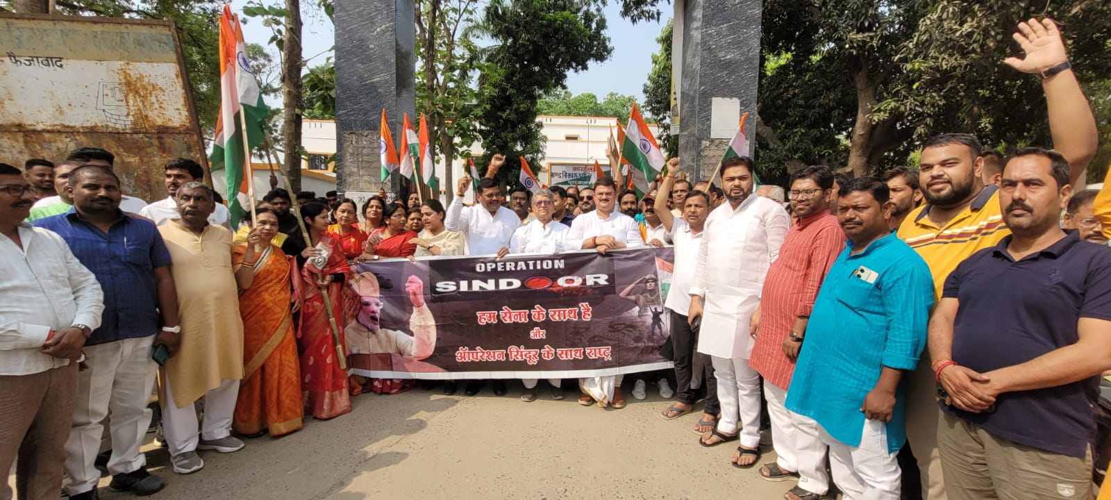 सेना के सम्मान में तिरंगा यात्रा, देशभक्ति के रंग में रंगा पूराबाजार सेना के सम्मान में तिरंगा यात्रा, देशभक्ति के रंग में रंगा पूराबाजार