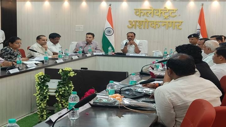 विकास कार्यो की समीक्षा बैठक आयोजित विकास कार्यो की समीक्षा बैठक आयोजित
