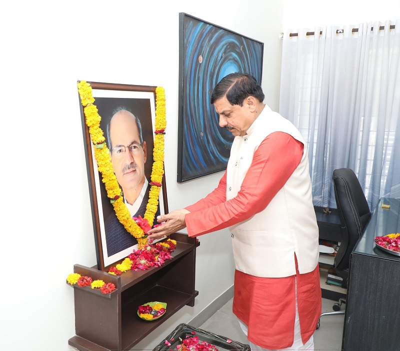 मुख्यमंत्री डॉ. मोहन यादव ने अनिल माधव दवे की पुण्यतिथि पर की पुष्पांजलि अर्पित मुख्यमंत्री डॉ. मोहन यादव ने अनिल माधव दवे की पुण्यतिथि पर की पुष्पांजलि अर्पित