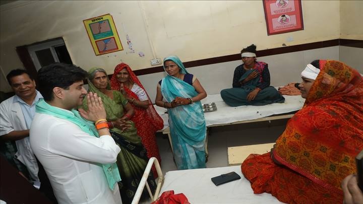 शिवपुरीः केंद्रीय मंत्री सिंधिया ने जिला चिकित्सालय में लिया व्यवस्थाओं का जायजा शिवपुरीः केंद्रीय मंत्री सिंधिया ने जिला चिकित्सालय में लिया व्यवस्थाओं का जायजा