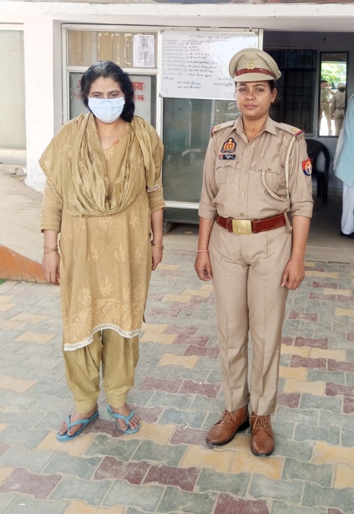 आरोपित मौसी पुलिस गिरफ्त में आरोपित मौसी पुलिस गिरफ्त में