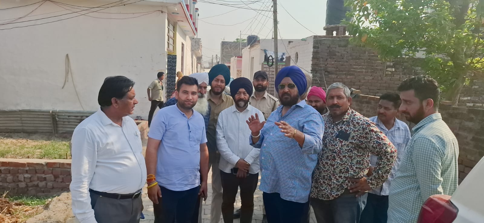 नेताओं ने जीरो लाइन गांवों का दौरा किया; गोलाबारी से प्रभावित परिवारों के लिए व्यक्तिगत बंकर और वित्तीय सहायता की मांग की नेताओं ने जीरो लाइन गांवों का दौरा किया; गोलाबारी से प्रभावित परिवारों के लिए व्यक्तिगत बंकर और वित्तीय सहायता की मांग की