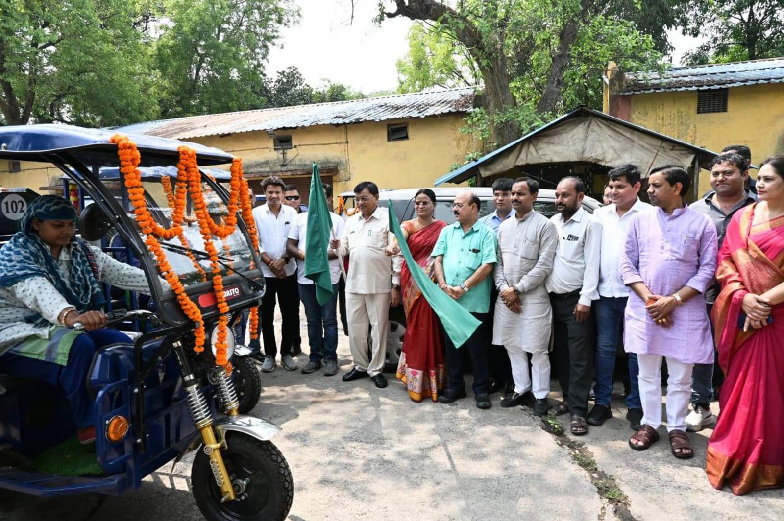 शहर की स्वच्छता में स्वच्छता दीदियों की सबसे ज्यादा महत्वपूर्ण भूमिका - उद्योग मंत्री शहर की स्वच्छता में स्वच्छता दीदियों की सबसे ज्यादा महत्वपूर्ण भूमिका - उद्योग मंत्री