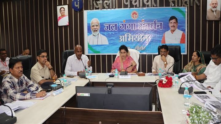 प्रभारी मंत्री ने की जल गंगा संवर्धन अभियान की प्रगति की समीक्षा प्रभारी मंत्री ने की जल गंगा संवर्धन अभियान की प्रगति की समीक्षा