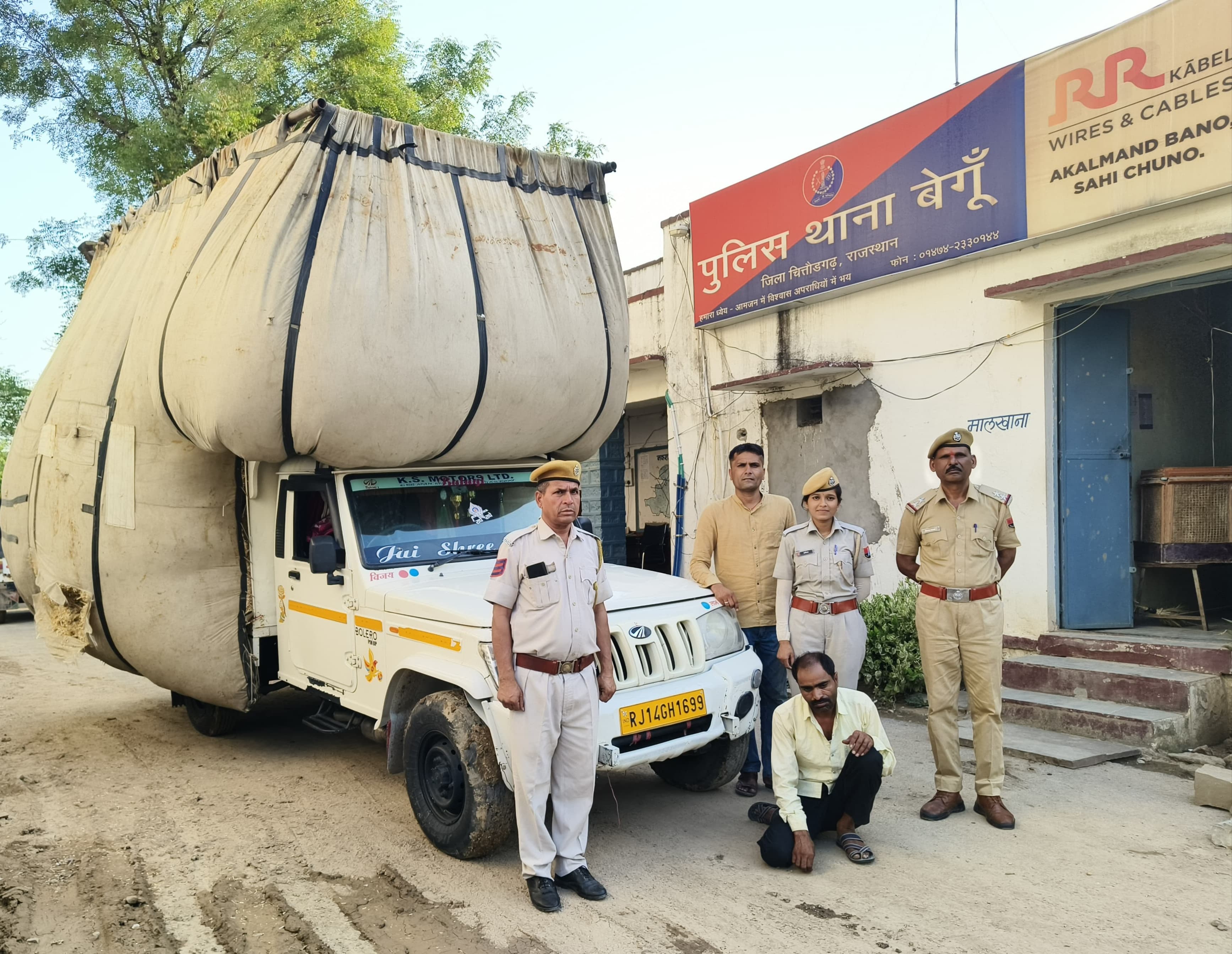खाखले की आड़ में पकडा एक करोड का मादक पदार्थ डोडाचूरा खाखले की आड़ में पकडा एक करोड का मादक पदार्थ डोडाचूरा