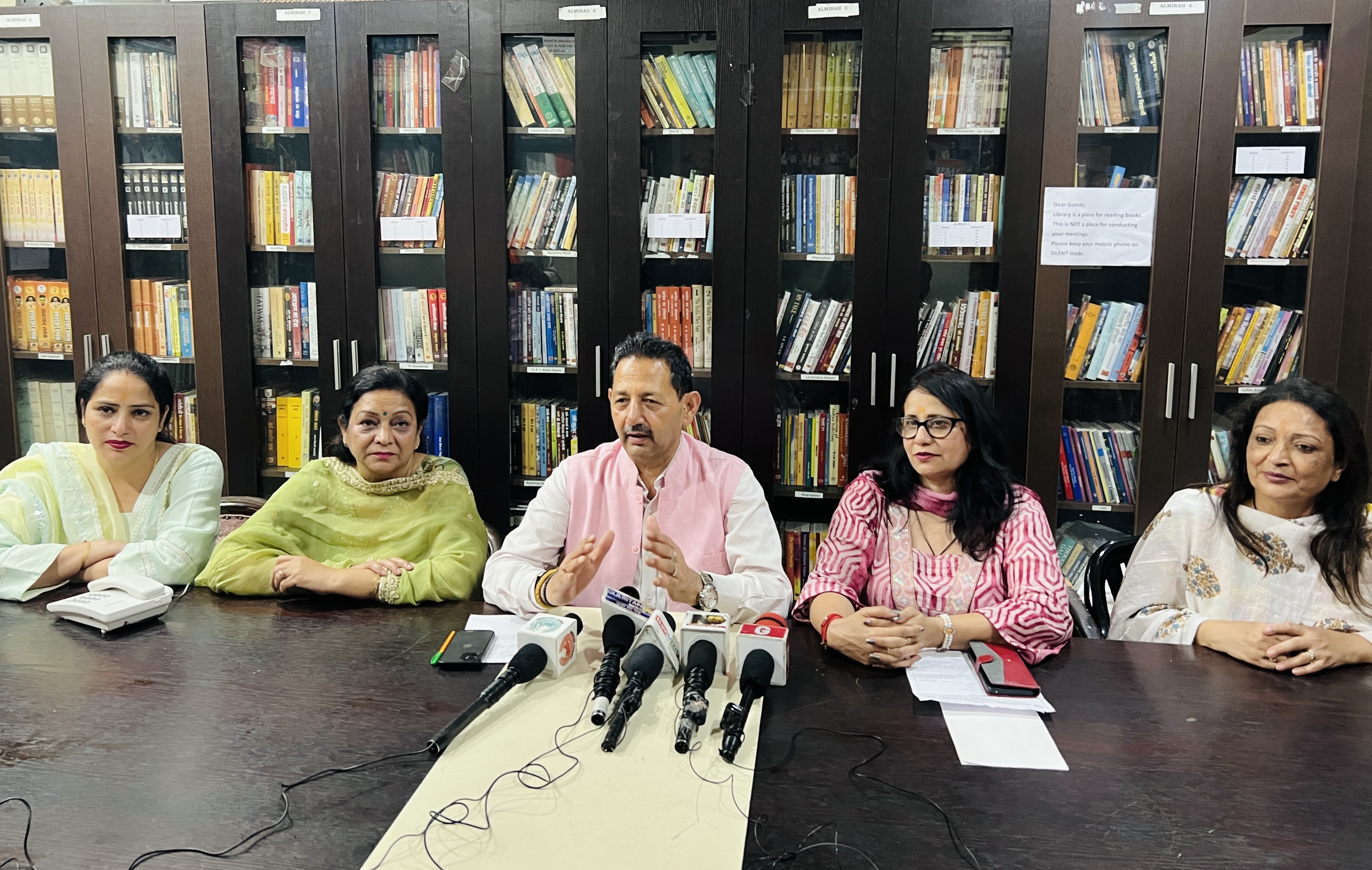 बिजली कटौती पर भड़के बलदेव बलोरिया, अधिकारियों पर उठाए सवाल बिजली कटौती पर भड़के बलदेव बलोरिया, अधिकारियों पर उठाए सवाल