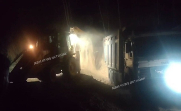 काला अम्ब में अँधेरे में हो रहा था खनन,पुलिस ने दी दबिश काला अम्ब में अँधेरे में हो रहा था खनन,पुलिस ने दी दबिश