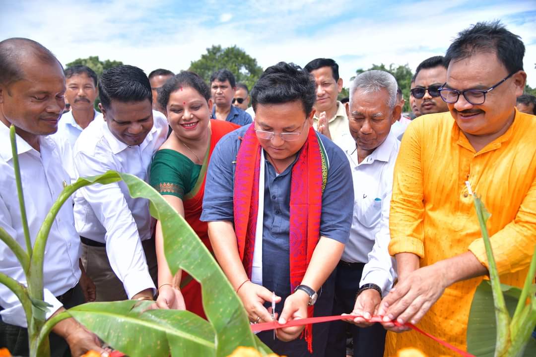 तामुलपुर: नए भवन का उद्घाटन करते हुए बीटीसी के मुख्य कार्यकारी सदस्य प्रमोद बोड़ो। तामुलपुर: नए भवन का उद्घाटन करते हुए बीटीसी के मुख्य कार्यकारी सदस्य प्रमोद बोड़ो।