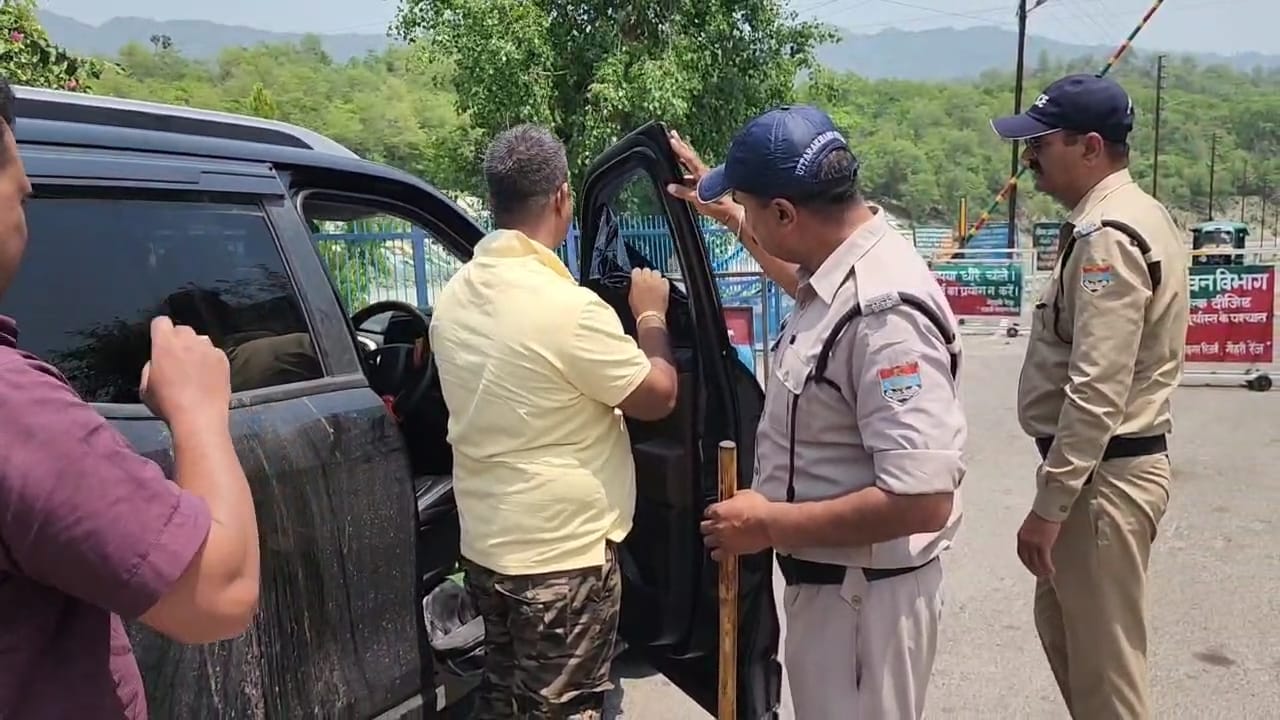 काली फिल्म लगे वाहनों का किया चालान काली फिल्म लगे वाहनों का किया चालान