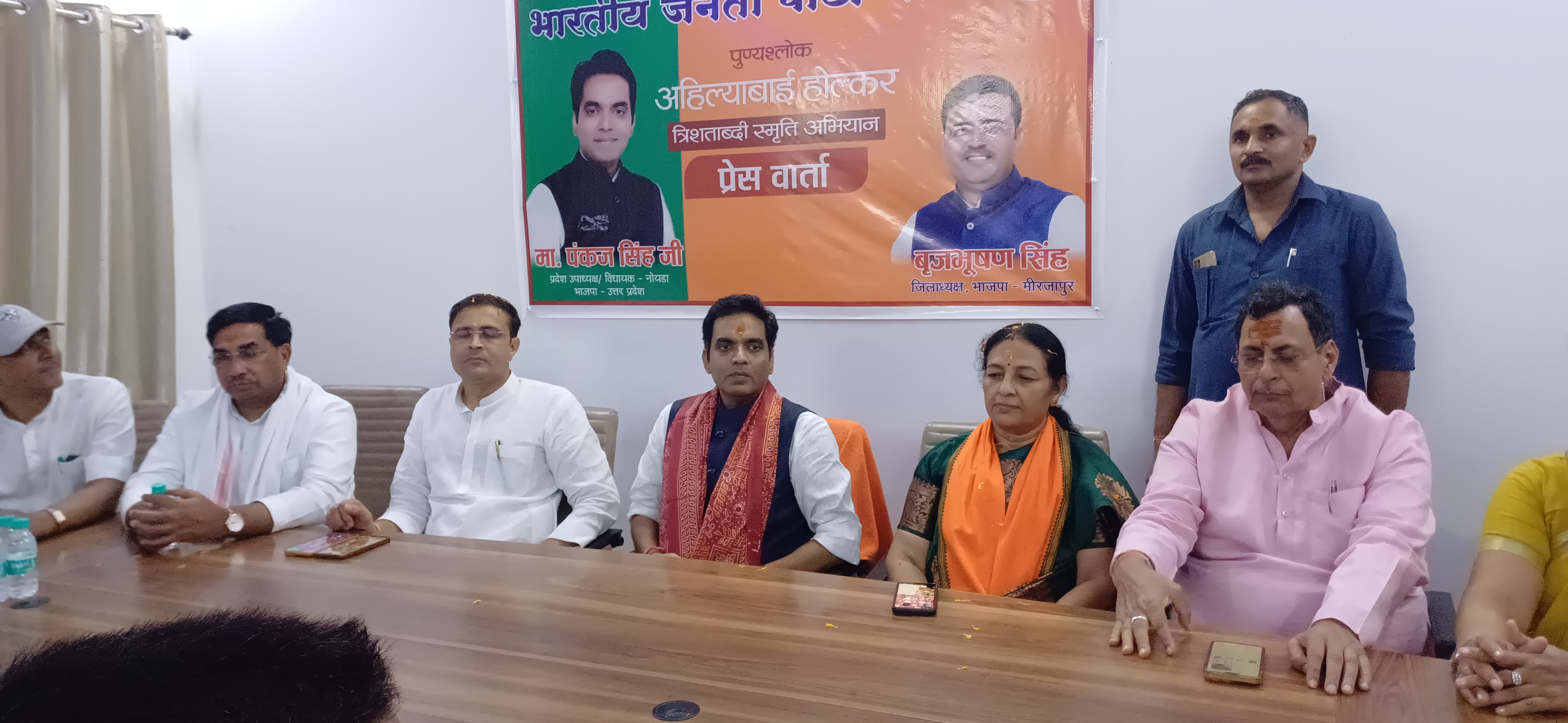 पत्रकार वार्ता को सम्बोधित करते नोएडा विधायक पंकज सिंह। पत्रकार वार्ता को सम्बोधित करते नोएडा विधायक पंकज सिंह।