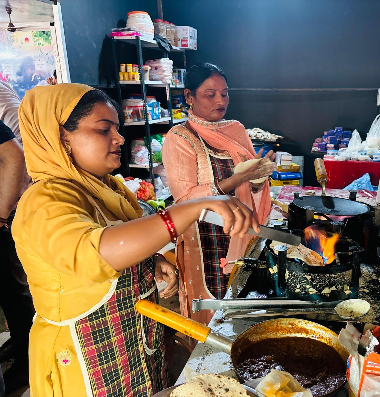स्वयं सहायता समूह का रेस्टोरेंट स्वयं सहायता समूह का रेस्टोरेंट