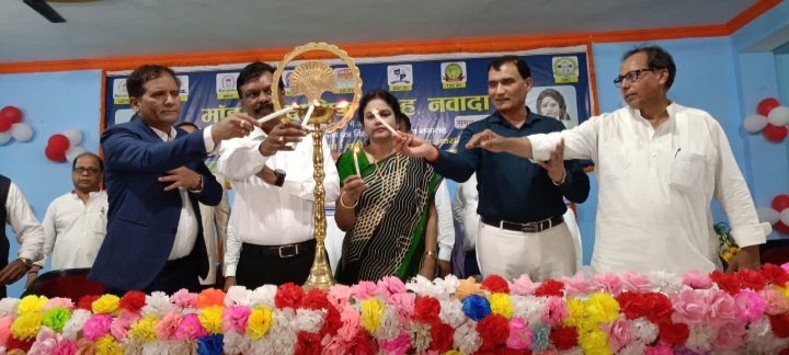 अपर मुख्य सचिव व अन्य अपर मुख्य सचिव व अन्य