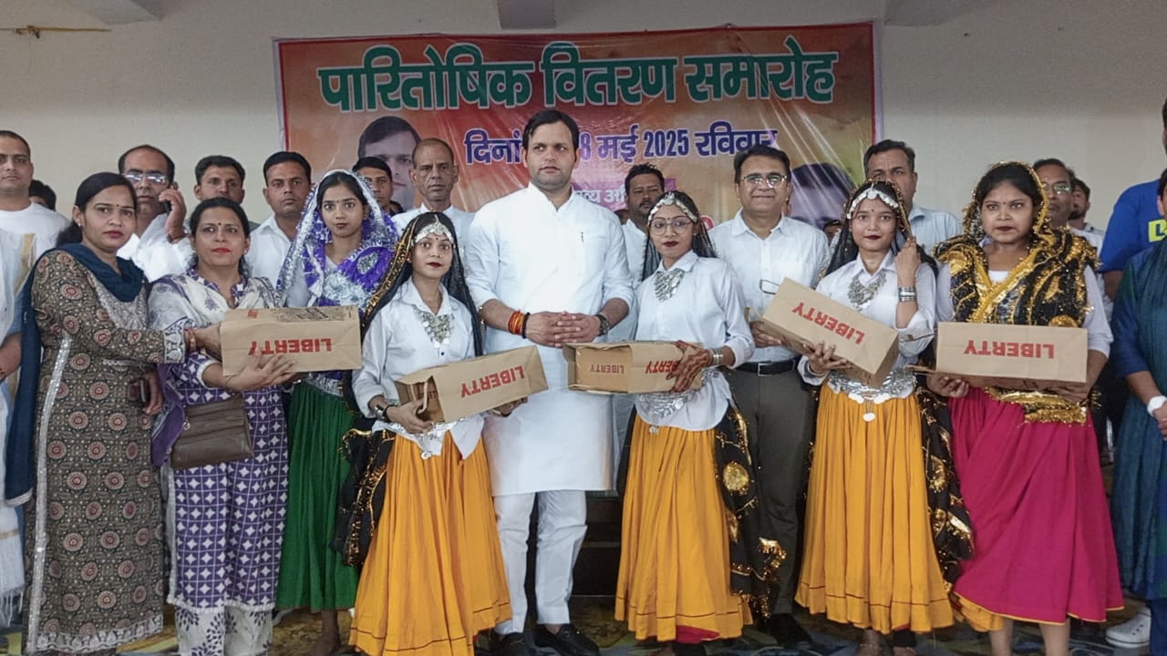 कार्यक्रम ऐसा लेते हुए खेल मंत्री गौरव गौतम कार्यक्रम ऐसा लेते हुए खेल मंत्री गौरव गौतम