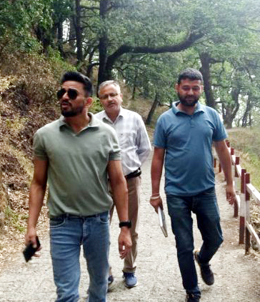 निरीक्षण के लिये निकले एसडीएम नवाजिश खालिक। निरीक्षण के लिये निकले एसडीएम नवाजिश खालिक।