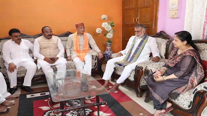 प्रभारी मंत्री ने दिवंगत मिश्रा को दी श्रद्धांजलि प्रभारी मंत्री ने दिवंगत मिश्रा को दी श्रद्धांजलि