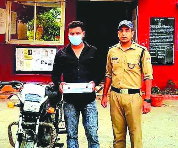 श्यामपुर थाना पुलिस की गिरफ्त में आरोपित श्यामपुर थाना पुलिस की गिरफ्त में आरोपित