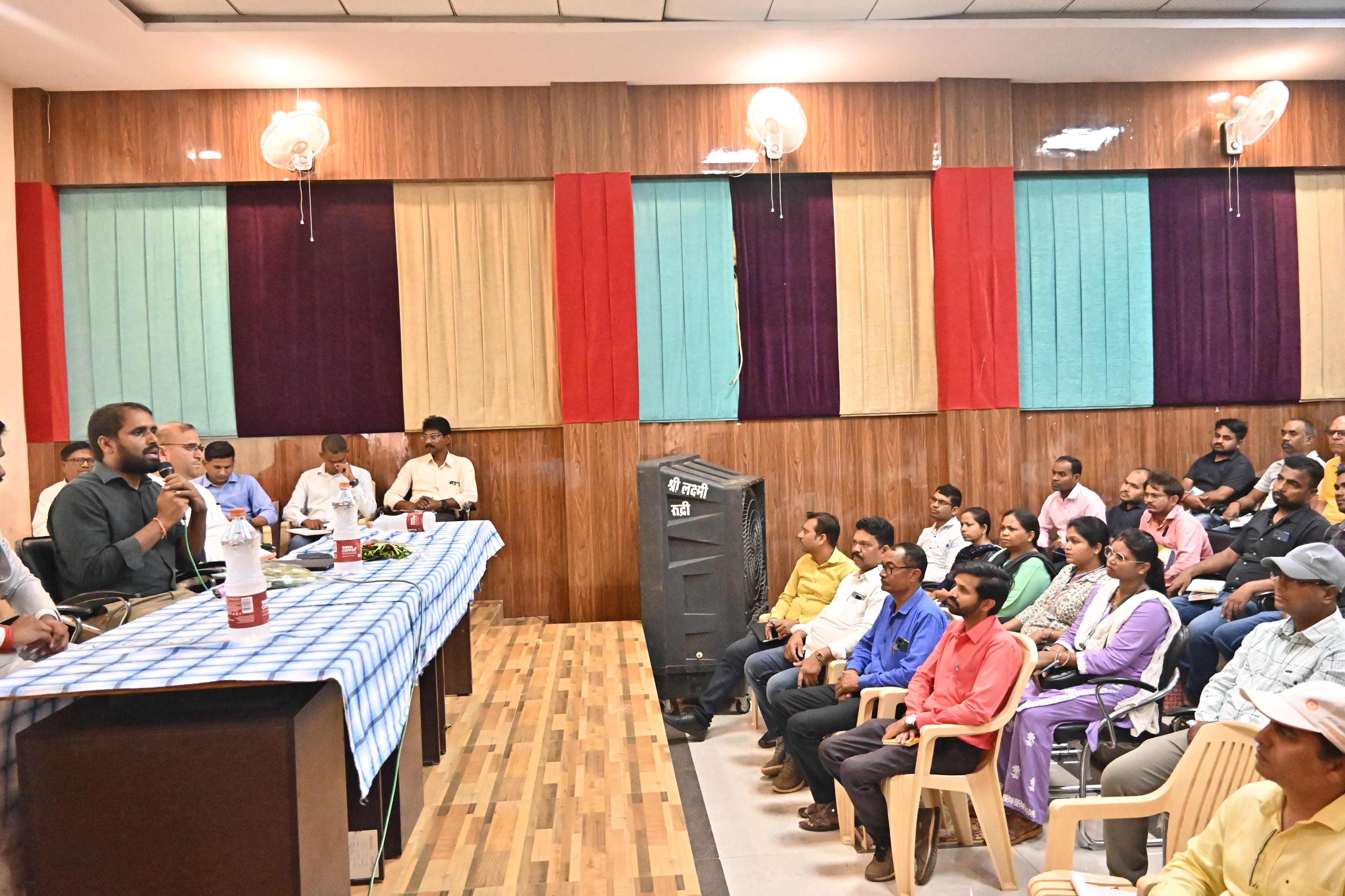 आर्टिफिशियल इंटेलीजेंस को लेकर आयोजित प्रशिक्षण कार्यक्रम को संबोधित करते हुए कलेक्टर अबिनाश मिश्रा। आर्टिफिशियल इंटेलीजेंस को लेकर आयोजित प्रशिक्षण कार्यक्रम को संबोधित करते हुए कलेक्टर अबिनाश मिश्रा।