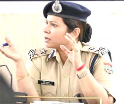 अपनी सुविधा हेतु यू0सी0सी0 पोर्टल पर अपना पंजीकरण अवश्य करवायें - आई0जी0 कुमांयूँ अपनी सुविधा हेतु यू0सी0सी0 पोर्टल पर अपना पंजीकरण अवश्य करवायें - आई0जी0 कुमांयूँ
