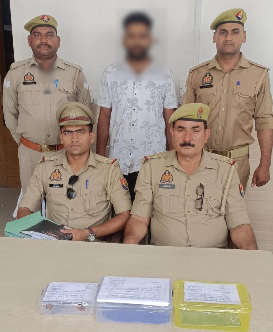 1 किलो 100 ग्राम अवैध चरस के साथ पुलिस गिरफ्त में आरोपित कासिम। 1 किलो 100 ग्राम अवैध चरस के साथ पुलिस गिरफ्त में आरोपित कासिम।