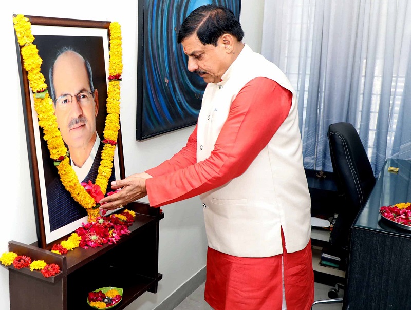 मप्रः मुख्यमंत्री ने पूर्व केंद्रीय मंत्री अनिल माधव दवे की पुण्यतिथि पर दी श्रद्धांजलि मप्रः मुख्यमंत्री ने पूर्व केंद्रीय मंत्री अनिल माधव दवे की पुण्यतिथि पर दी श्रद्धांजलि