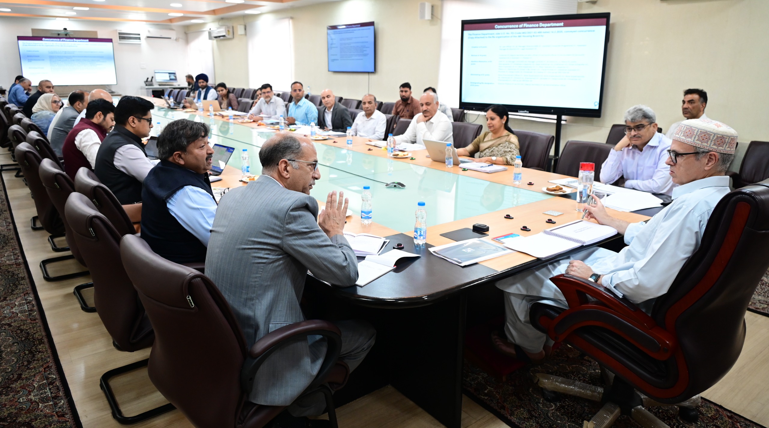 मुख्यमंत्री उमर अब्दुल्ला ने आवास एवं शहरी विकास विभाग के पुनर्गठन प्रस्तावों की समीक्षा की मुख्यमंत्री उमर अब्दुल्ला ने आवास एवं शहरी विकास विभाग के पुनर्गठन प्रस्तावों की समीक्षा की