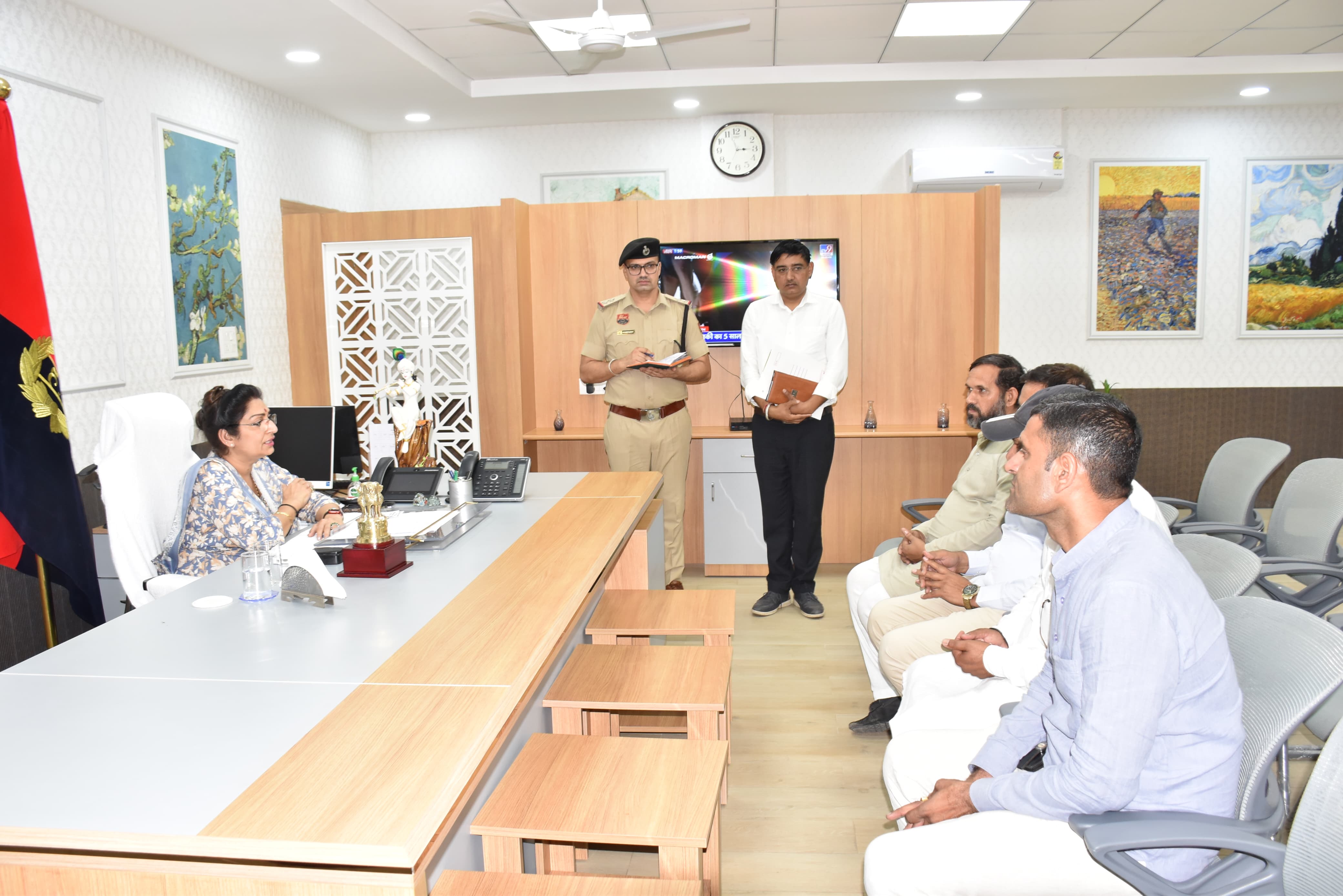 झज्जर में ईंट भट्ठा मालिकों की बैठक लेती पुलिस आयुक्त डॉ. राजश्री सिंह झज्जर में ईंट भट्ठा मालिकों की बैठक लेती पुलिस आयुक्त डॉ. राजश्री सिंह
