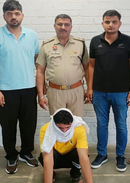 सोनीपत: मादक पदार्थ तस्करी के मामले में हेरोइन के साथ गिरफ्तार आरोपी सोनीपत: मादक पदार्थ तस्करी के मामले में हेरोइन के साथ गिरफ्तार आरोपी